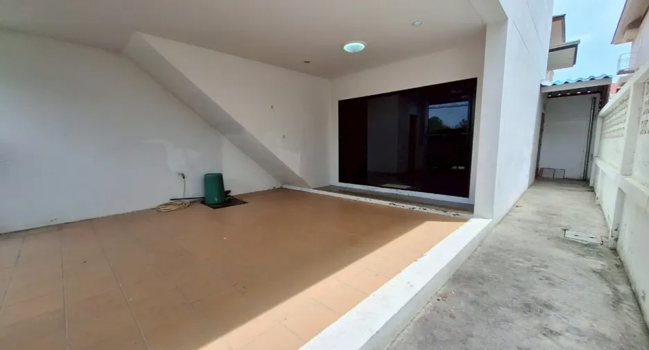 For rent 3 bedrooms townhouse in Hua Hin, Prachuap Khiri Khan