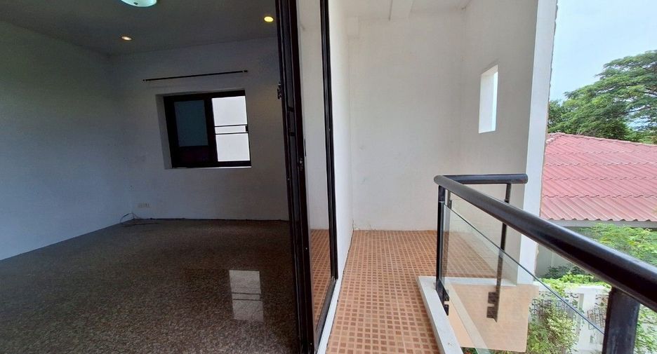 For rent 3 bedrooms townhouse in Hua Hin, Prachuap Khiri Khan