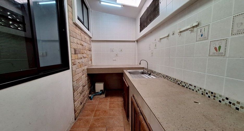For rent 3 bedrooms townhouse in Hua Hin, Prachuap Khiri Khan