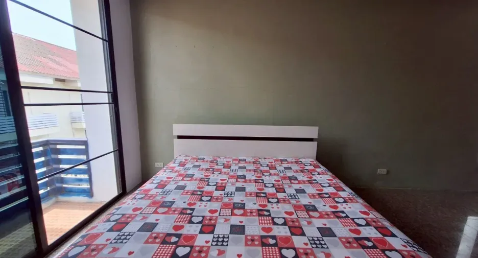 For rent 3 bedrooms townhouse in Hua Hin, Prachuap Khiri Khan
