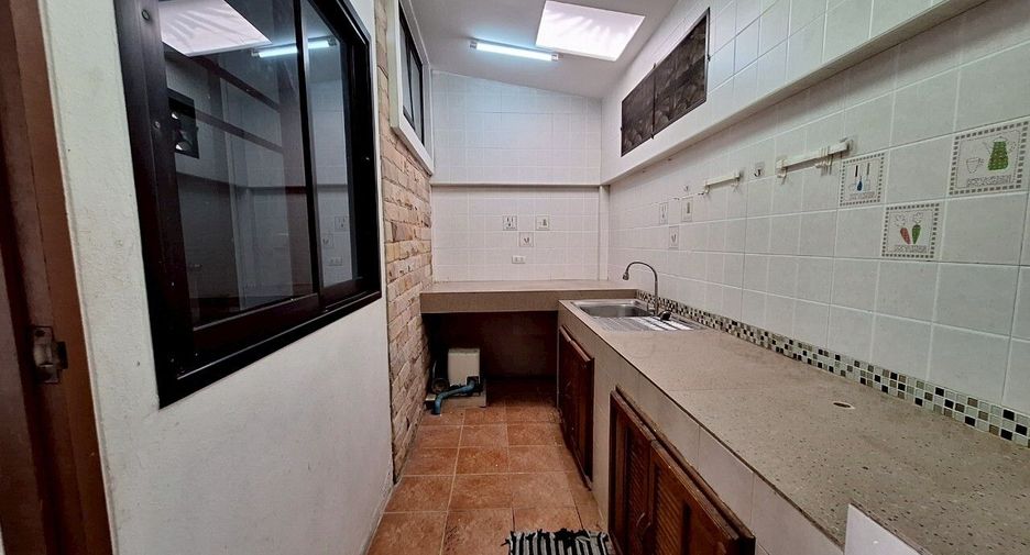 For rent 3 bedrooms townhouse in Hua Hin, Prachuap Khiri Khan