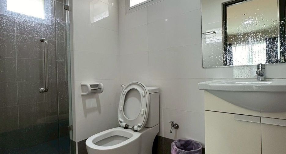 For rent 3 bedrooms house in Saraphi, Chiang Mai