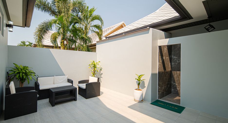 For rent 4 bedrooms villa in Bang Lamung, Chonburi