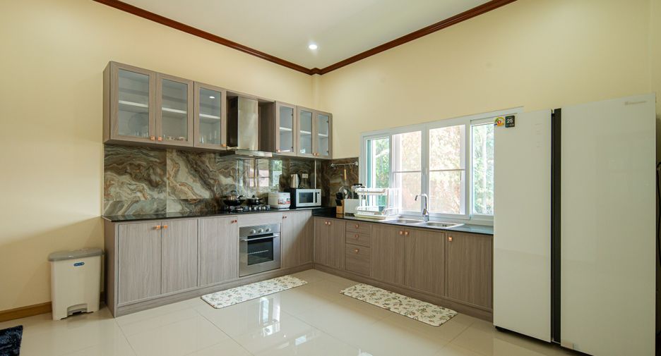 For rent 4 bedrooms villa in Bang Lamung, Chonburi