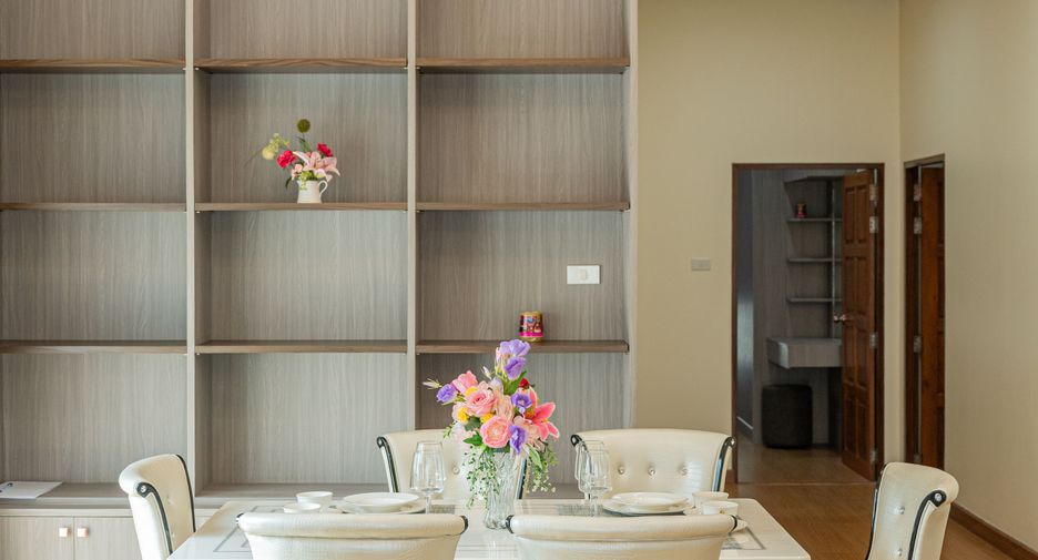 For rent 4 bedrooms villa in Bang Lamung, Chonburi