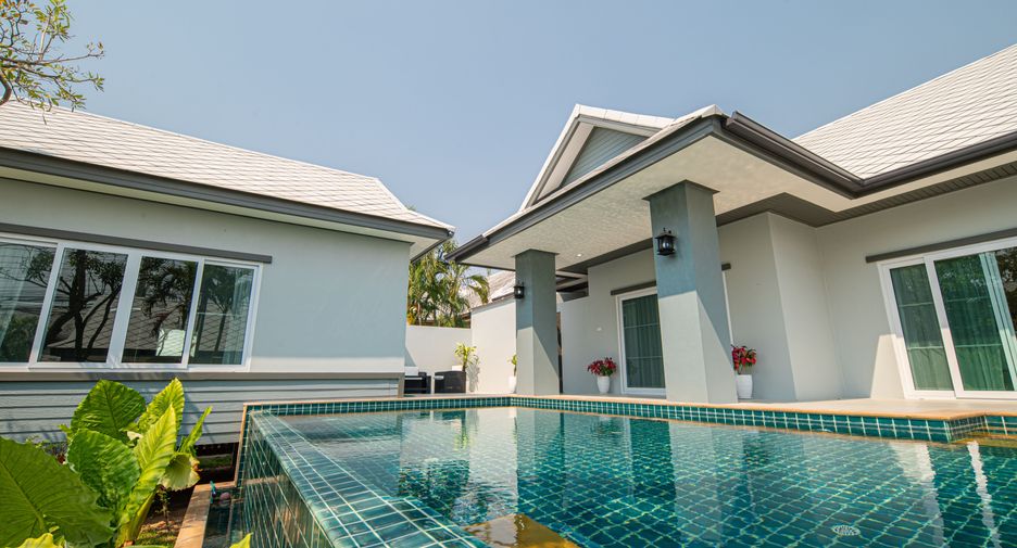 For rent 4 bedrooms villa in Bang Lamung, Chonburi