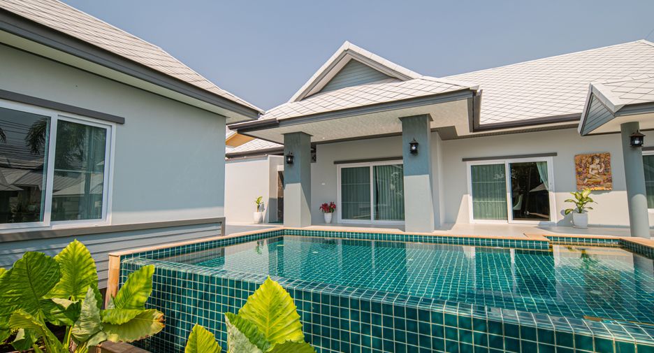 For rent 4 bedrooms villa in Bang Lamung, Chonburi