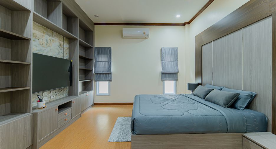 For rent 4 bedrooms villa in Bang Lamung, Chonburi