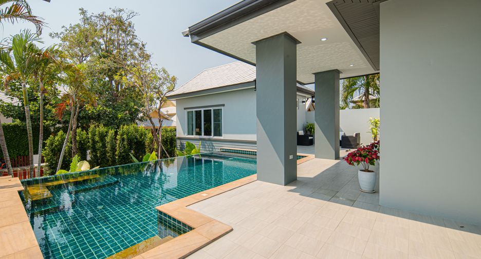 For rent 4 bedrooms villa in Bang Lamung, Chonburi