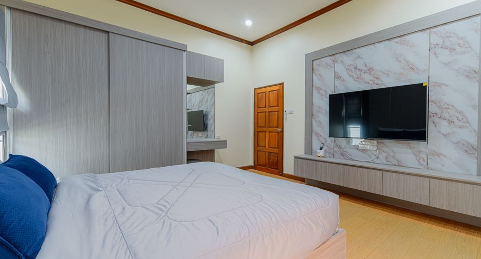 For rent 4 bedrooms villa in Bang Lamung, Chonburi
