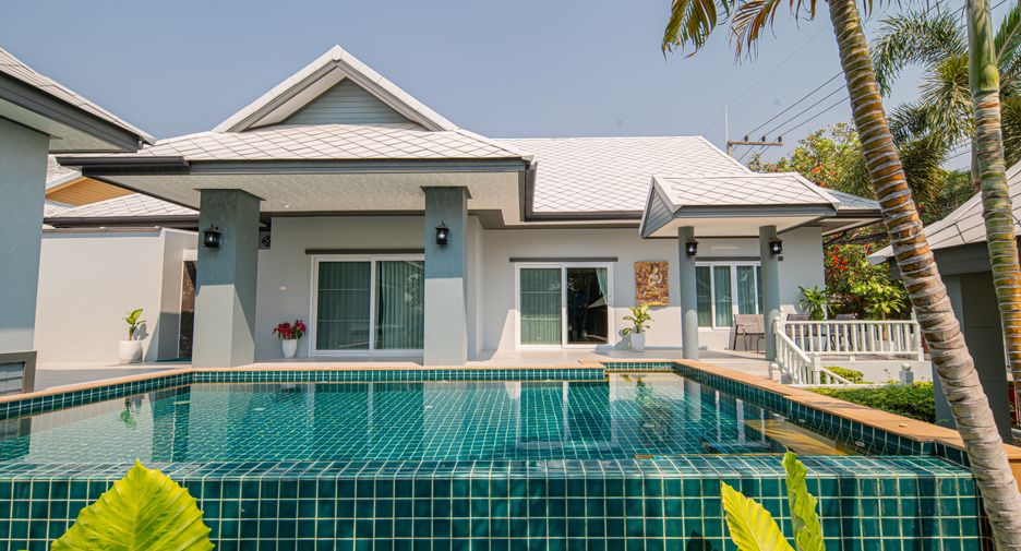 For rent 4 bedrooms villa in Bang Lamung, Chonburi