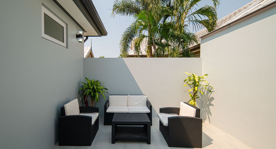 For rent 4 bedrooms villa in Bang Lamung, Chonburi