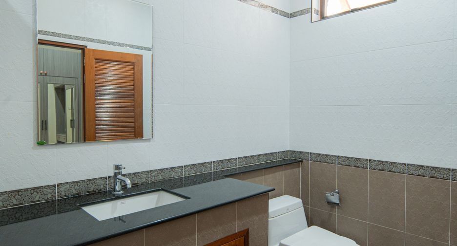 For rent 4 bedrooms villa in Bang Lamung, Chonburi