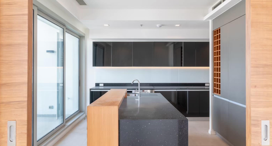 For sale 5 bedrooms condo in Sathon, Bangkok