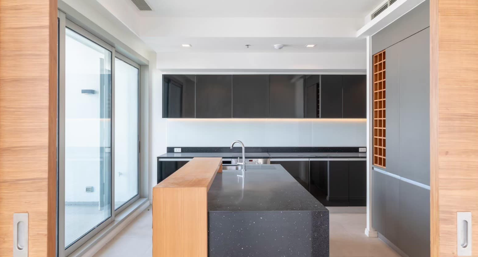 For sale 5 bedrooms condo in Sathon, Bangkok