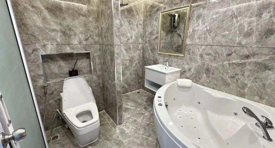 For sale and for rent 2 bedrooms condo in Wang Thonglang, Bangkok