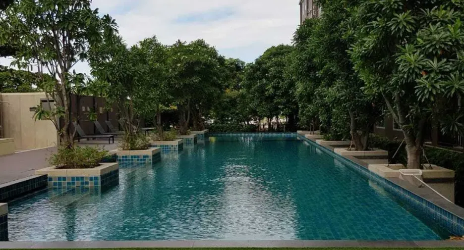 For sale 1 bed condo in Mueang Samut Prakan, Samut Prakan