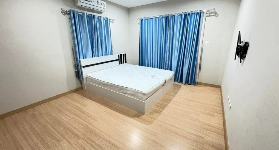 For rent 3 bedrooms house in San Kamphaeng, Chiang Mai