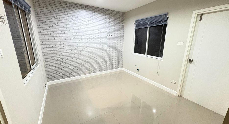 For rent 3 bedrooms house in San Kamphaeng, Chiang Mai
