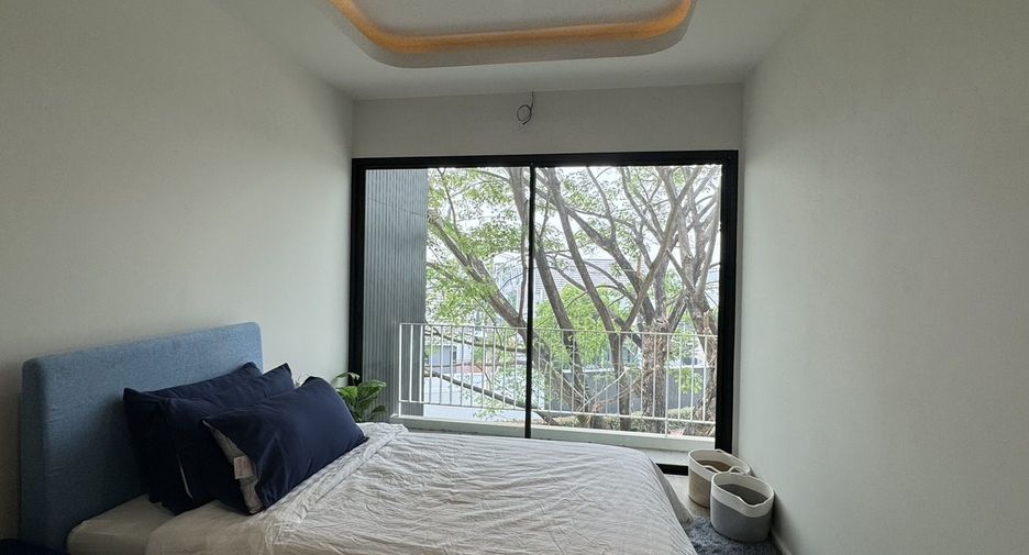 À vendre 4 chambres maison de ville à San Sai, Chiang Mai