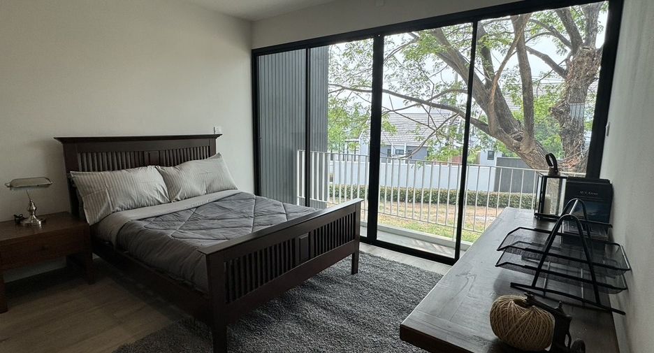 À vendre 4 chambres maison de ville à San Sai, Chiang Mai