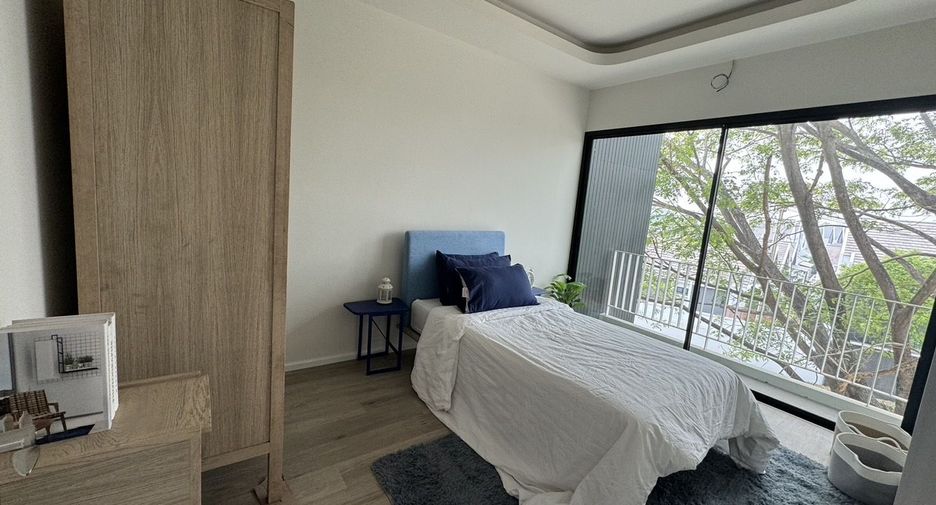 À vendre 4 chambres maison de ville à San Sai, Chiang Mai