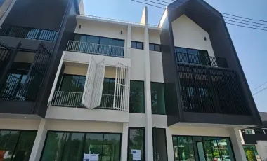 出售 4 卧室 联排别墅 在 San Sai, Chiang Mai