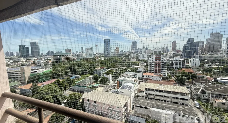 For sale 4 bedrooms condo in Phaya Thai, Bangkok
