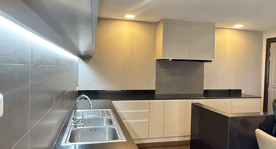 For sale 4 bedrooms condo in Phaya Thai, Bangkok