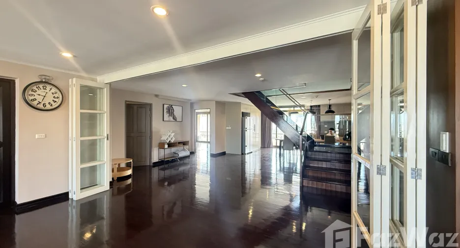 For sale 4 bedrooms condo in Phaya Thai, Bangkok