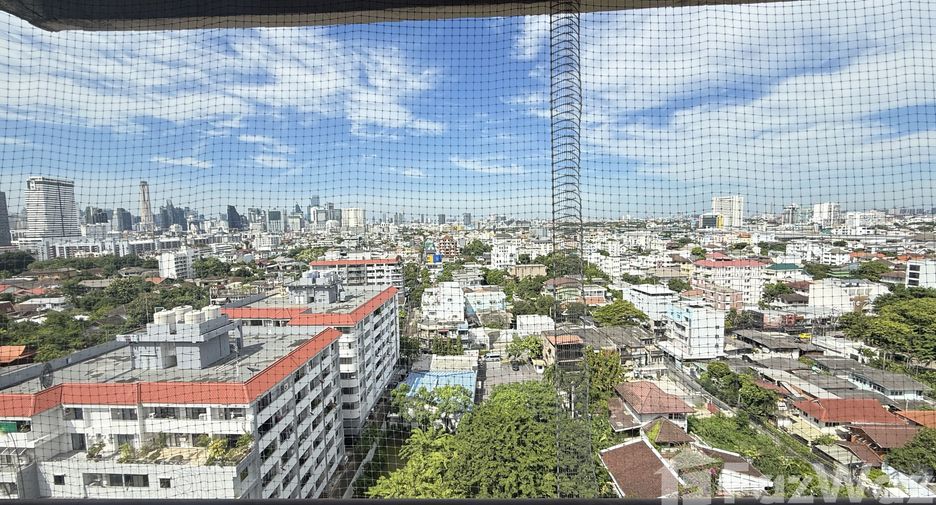 For sale 4 bedrooms condo in Phaya Thai, Bangkok