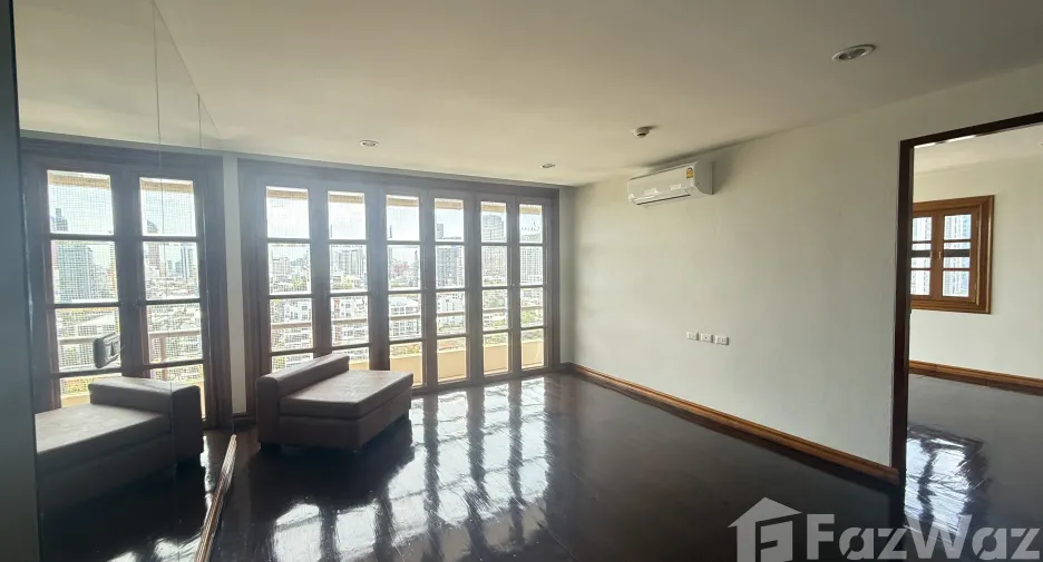 For sale 4 bedrooms condo in Phaya Thai, Bangkok