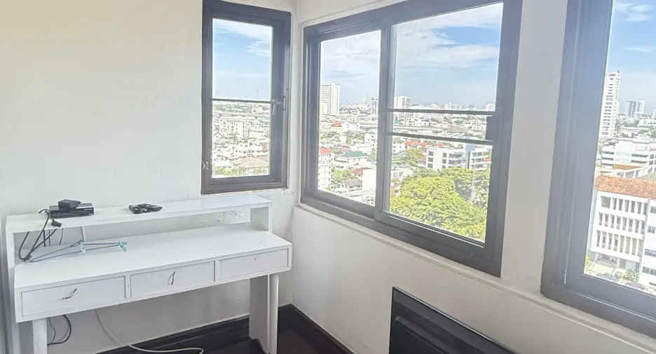 For sale 4 bedrooms condo in Phaya Thai, Bangkok