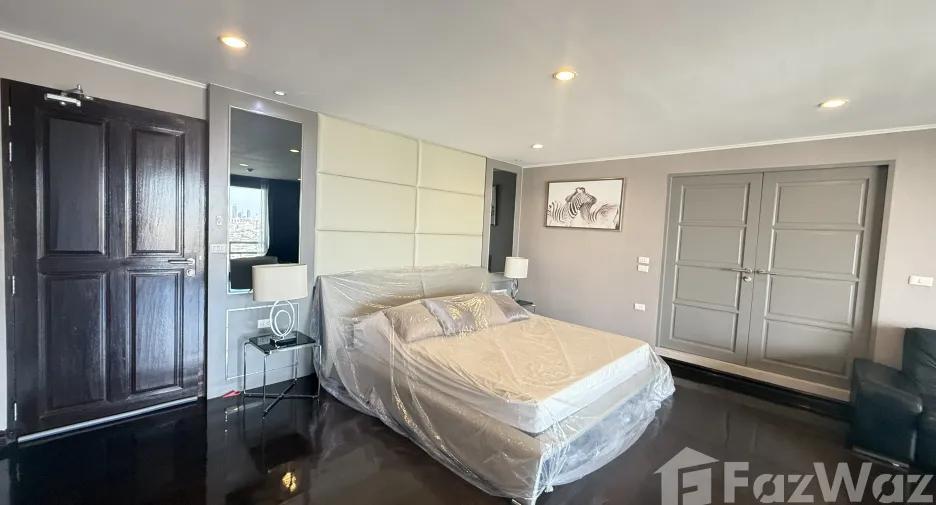 For sale 4 bedrooms condo in Phaya Thai, Bangkok