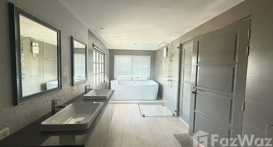 For sale 4 bedrooms condo in Phaya Thai, Bangkok