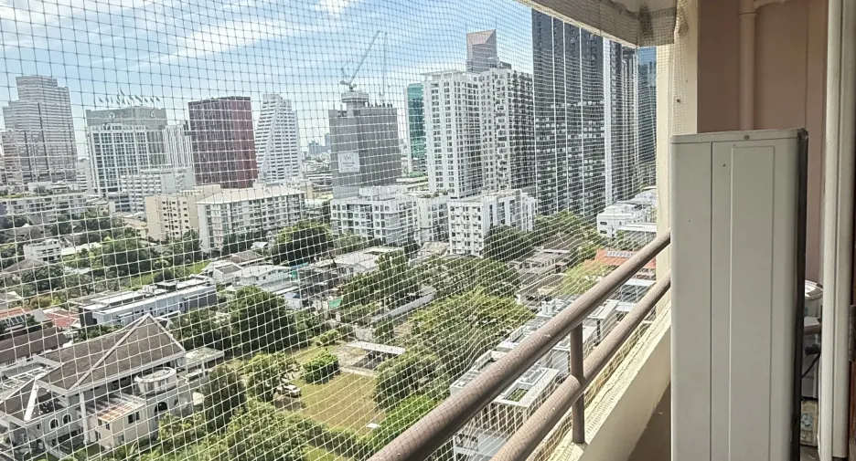 For sale 4 bedrooms condo in Phaya Thai, Bangkok