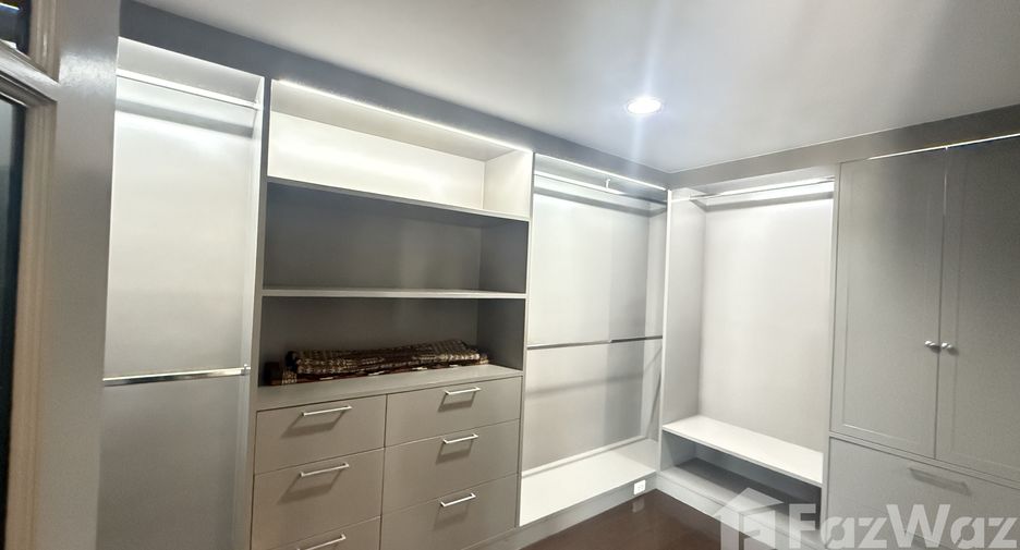 For sale 4 bedrooms condo in Phaya Thai, Bangkok