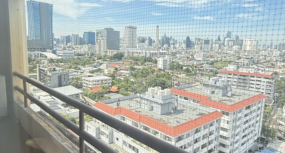 For sale 4 bedrooms condo in Phaya Thai, Bangkok
