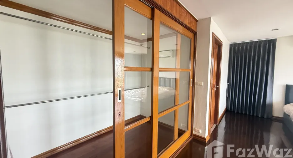 For sale 4 bedrooms condo in Phaya Thai, Bangkok