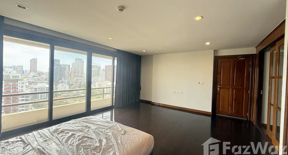 For sale 4 bedrooms condo in Phaya Thai, Bangkok