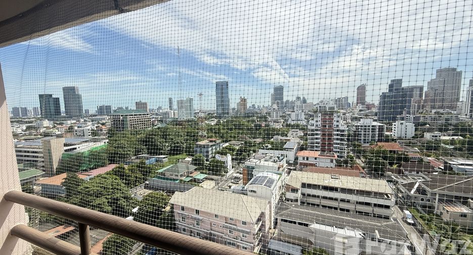 For sale 4 bedrooms condo in Phaya Thai, Bangkok