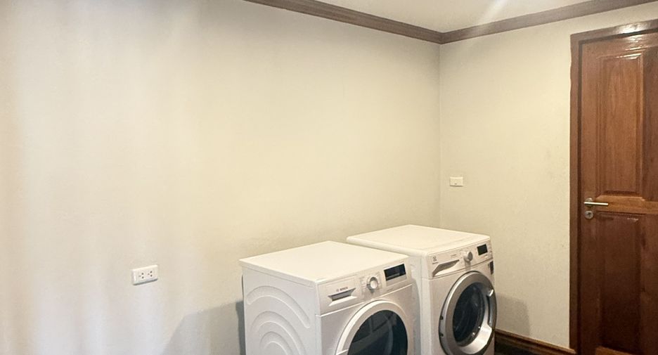 For sale 4 bedrooms condo in Phaya Thai, Bangkok