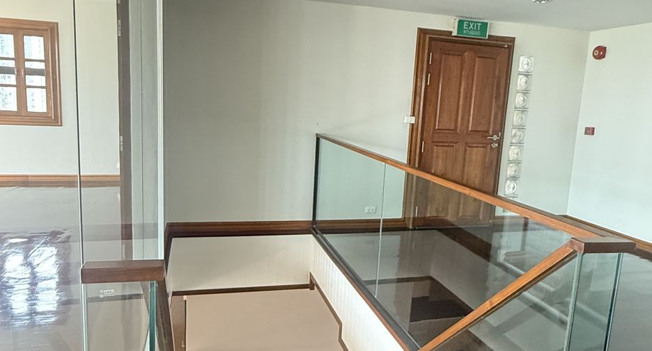 For sale 4 bedrooms condo in Phaya Thai, Bangkok