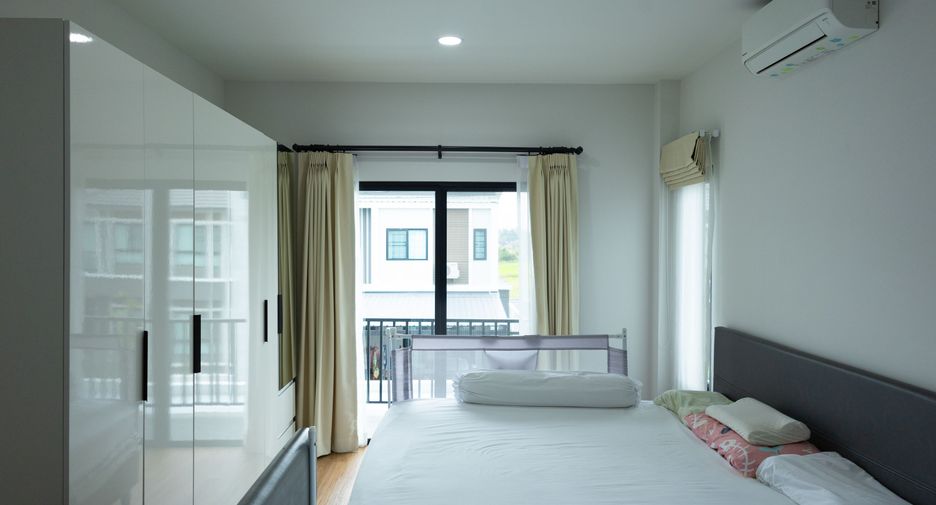 For sale 3 bedrooms house in San Kamphaeng, Chiang Mai