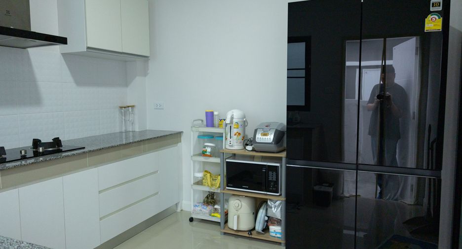 For sale 3 bedrooms house in San Kamphaeng, Chiang Mai