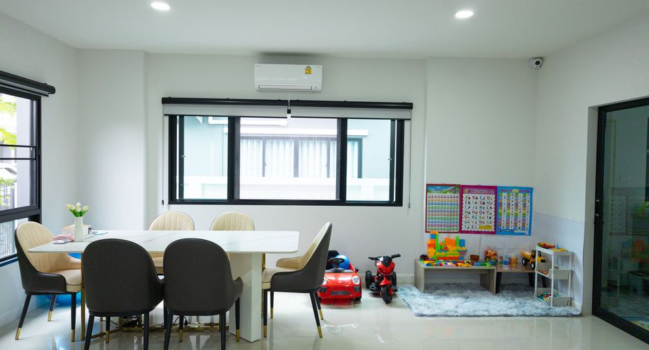 For sale 3 bedrooms house in San Kamphaeng, Chiang Mai
