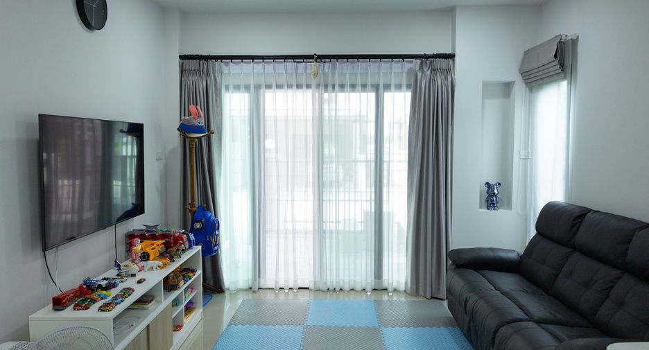 For sale 3 bedrooms house in San Kamphaeng, Chiang Mai