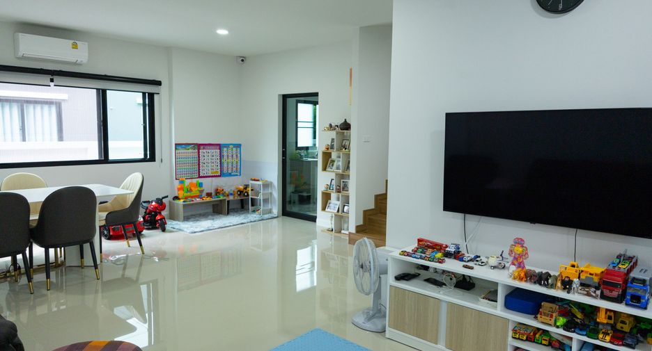 For sale 3 bedrooms house in San Kamphaeng, Chiang Mai