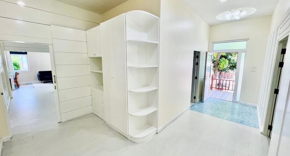 For rent 3 bedrooms villa in Bang Lamung, Chonburi