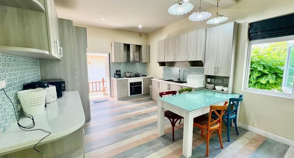 For rent 3 bedrooms villa in Bang Lamung, Chonburi